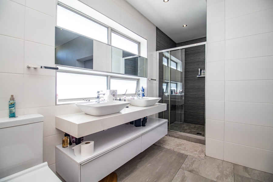 4 Bedroom Property for Sale in Oubaai Western Cape